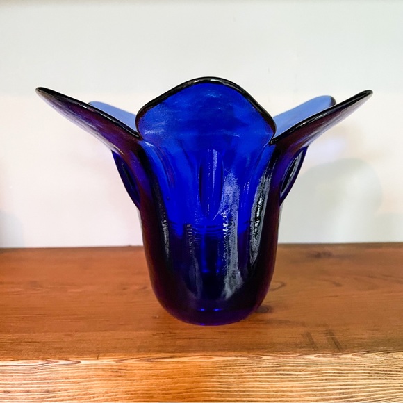 Vintage Cobalt Blue Hand Blown Art Glass Flower Vase - Picture 2 of 12